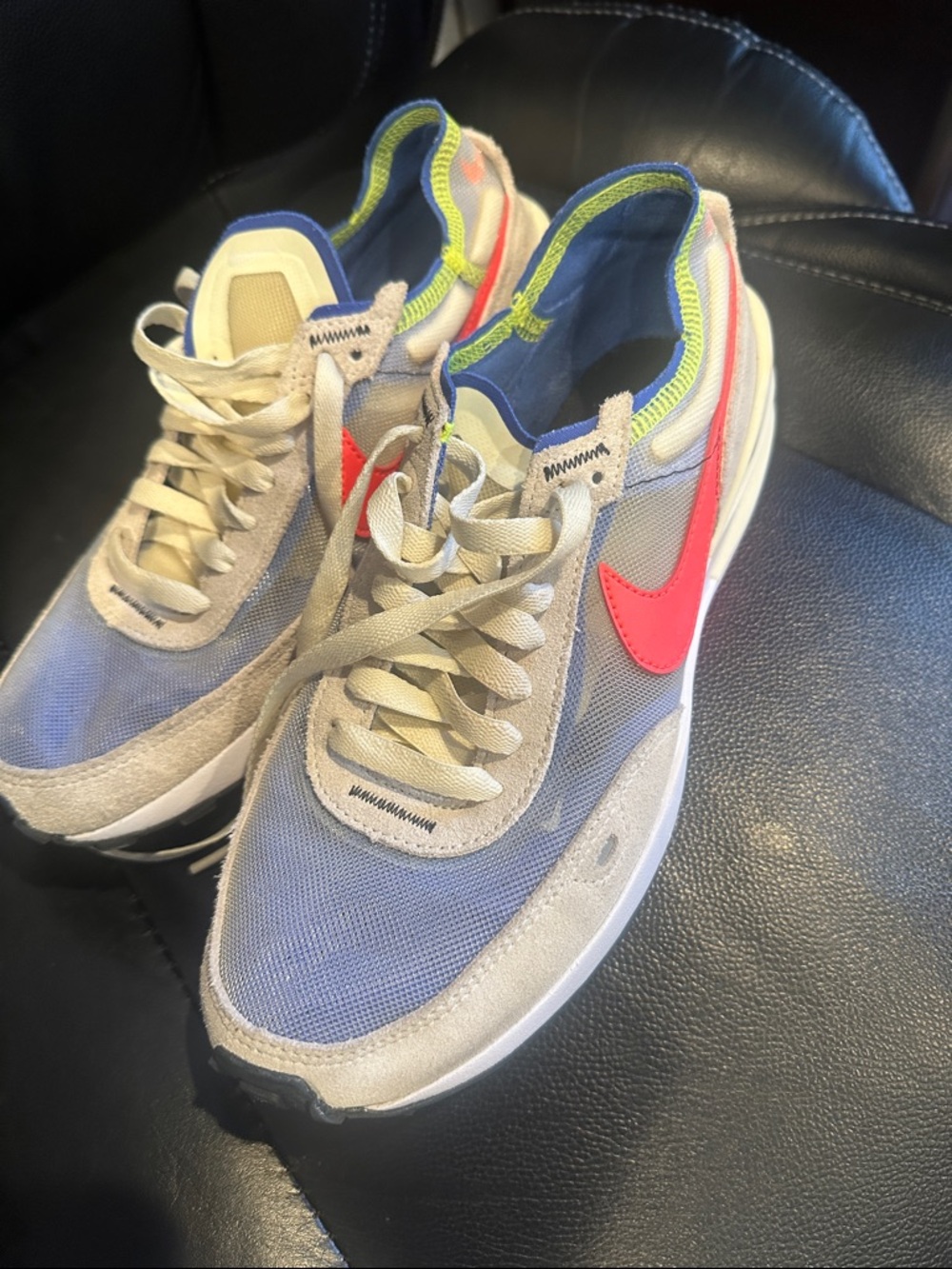 Nike Beige and Blue Low-Top Running Sneakers with Red Swoosh - Men's 6.5